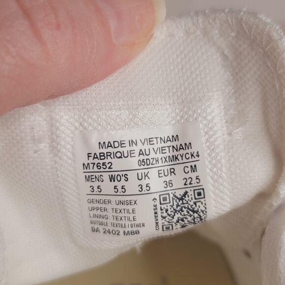 Converse- Women's/ Big Girl's Gem covered Shoes- NWOT- size 5.5 - Picture 5 of 5